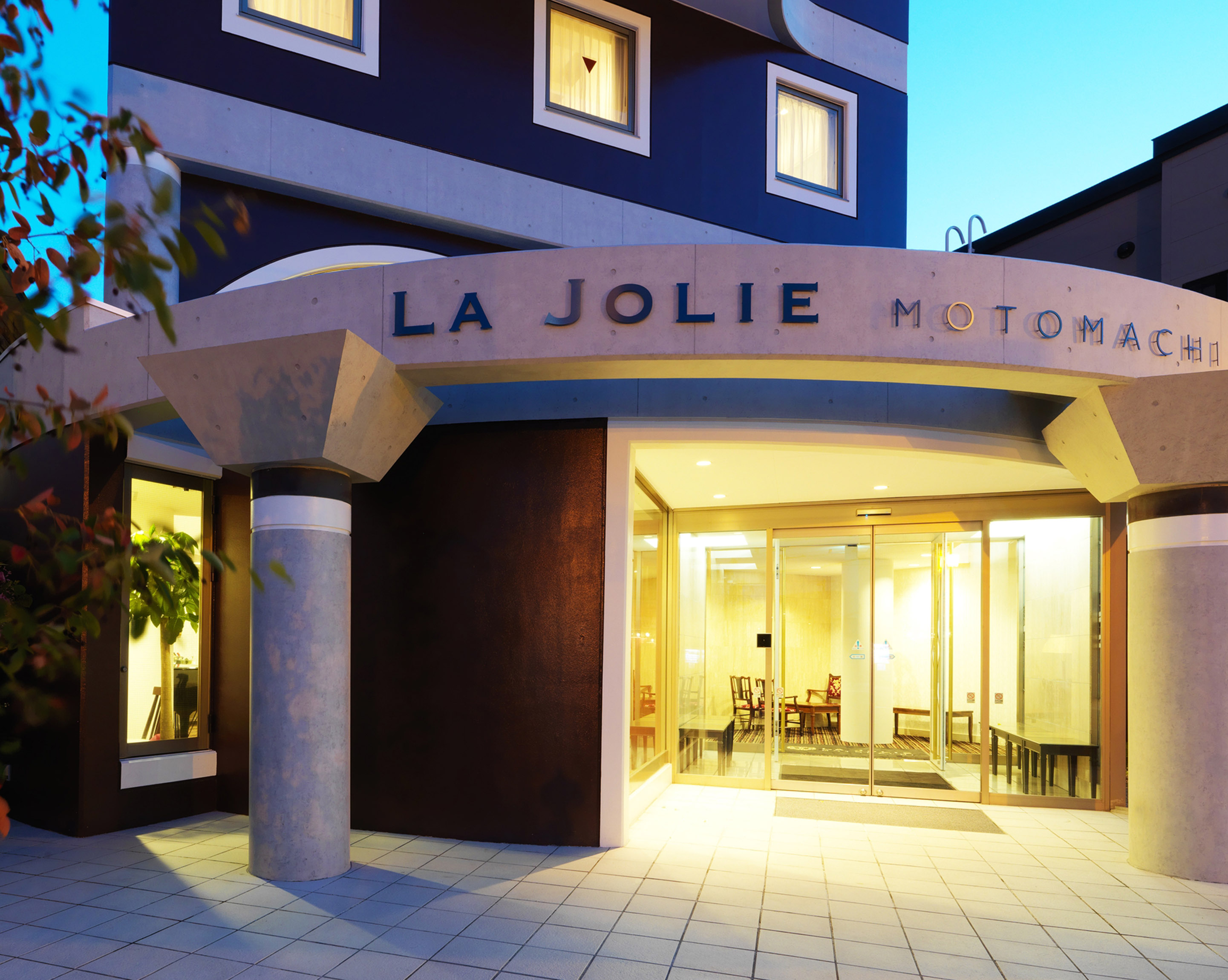 LA JOLIE MOTOMACHI